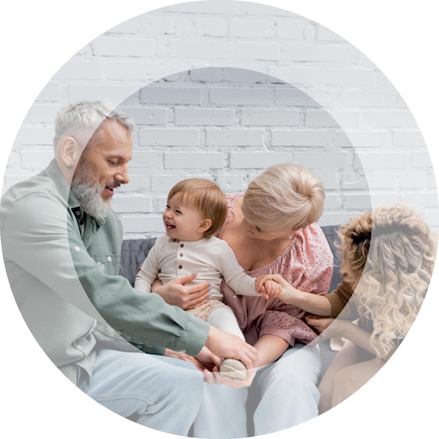 toddler-girl-smiling-near-grandparents-and-mother